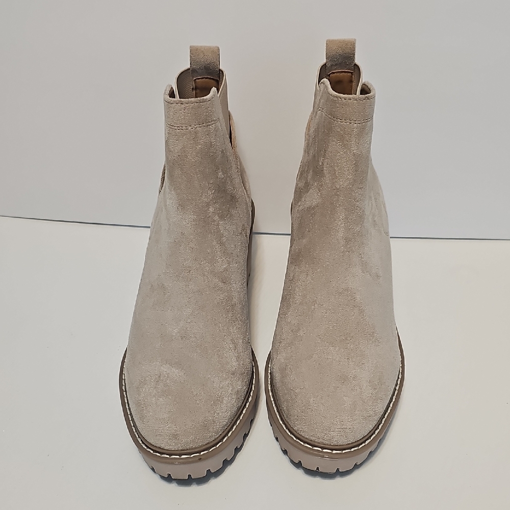 Dolce Vita Tan Ankle Boots with Chunky Sole and Elastic Panels - Picture 3 of 9
